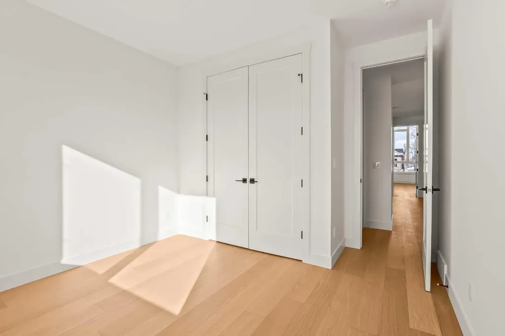 2421 25 Avenue NW Calgary AB T2M 2C6