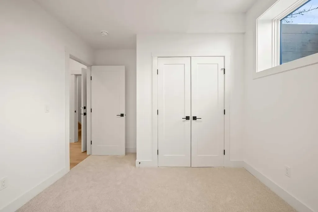 2421 25 Avenue NW Calgary AB T2M 2C6