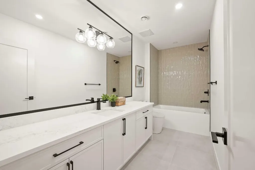 2421 25 Avenue NW Calgary AB T2M 2C6