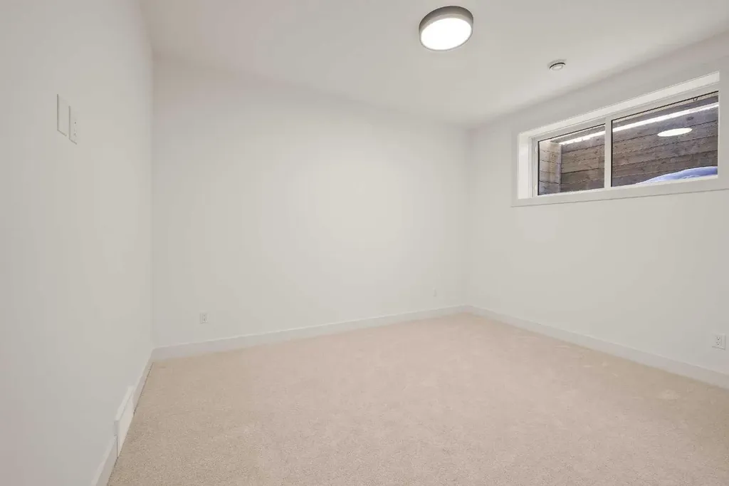 2421 25 Avenue NW Calgary AB T2M 2C6