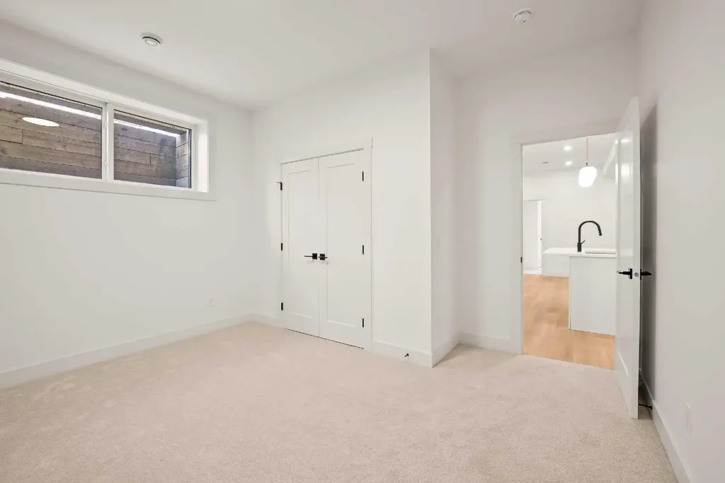 2421 25 Avenue NW Calgary AB T2M 2C6