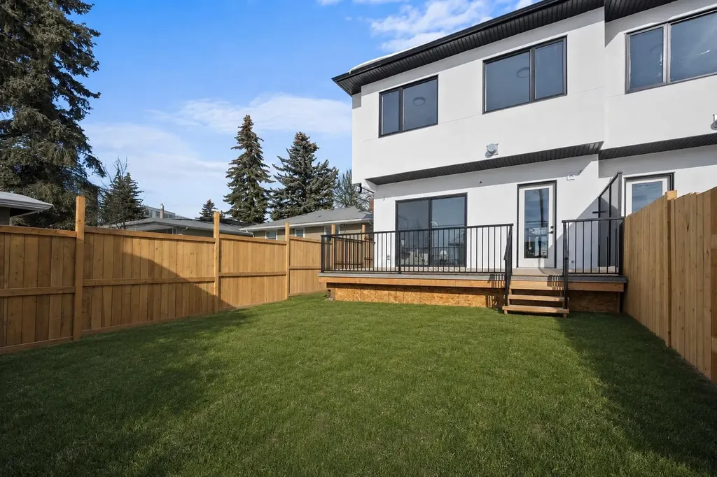 2421 25 Avenue NW Calgary AB T2M 2C6