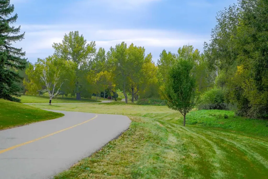 2421 25 Avenue NW Calgary AB T2M 2C6