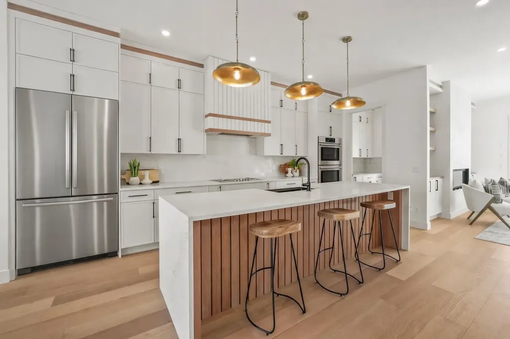 2421 25 Avenue NW Calgary AB T2M 2C6