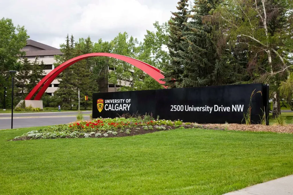 2421 25 Avenue NW Calgary AB T2M 2C6