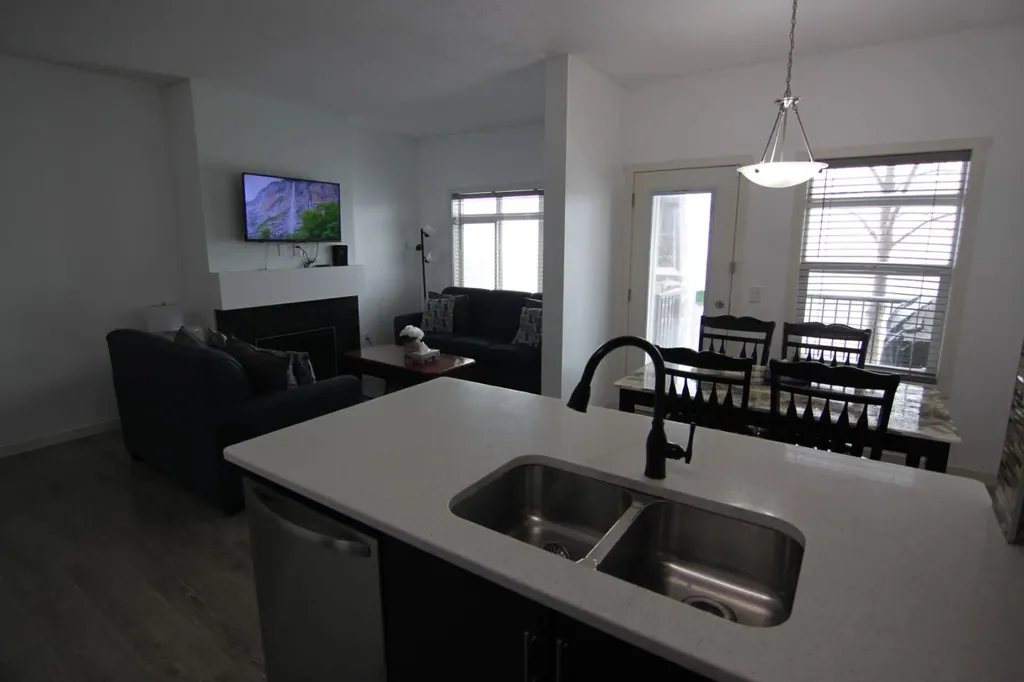 337 Copperpond Landing SE Calgary AB T2Z 1G6