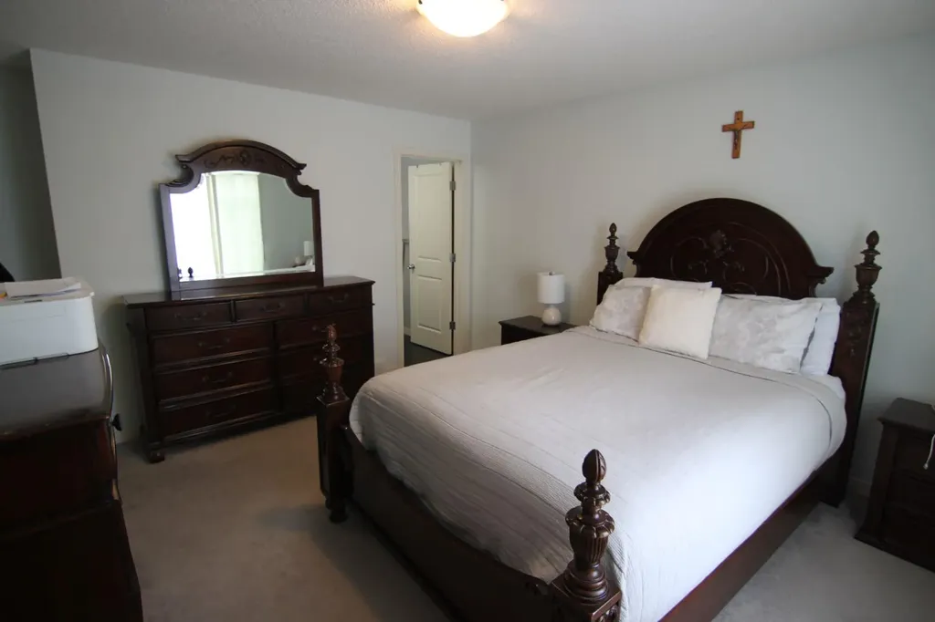337 Copperpond Landing SE Calgary AB T2Z 1G6
