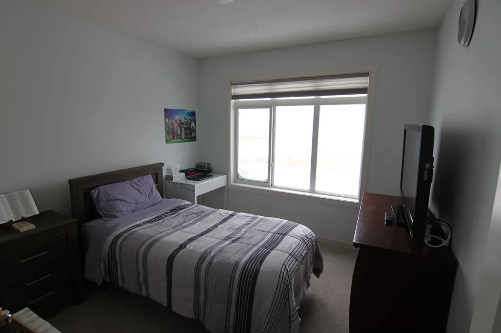 337 Copperpond Landing SE Calgary AB T2Z 1G6