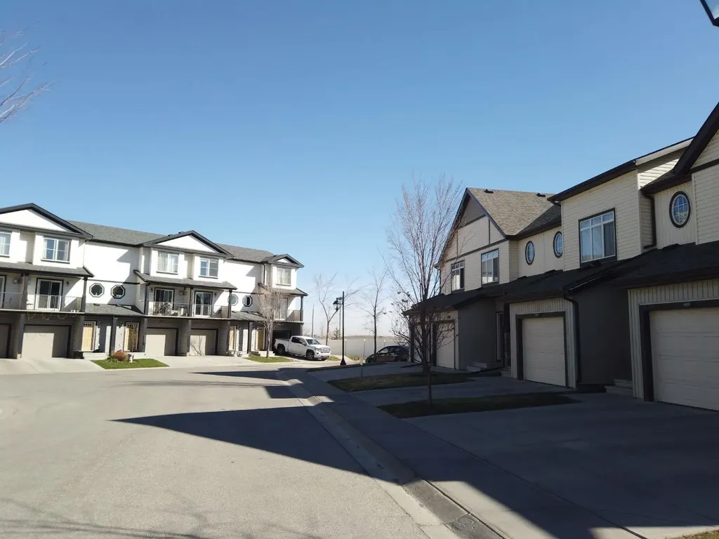 337 Copperpond Landing SE Calgary AB T2Z 1G6