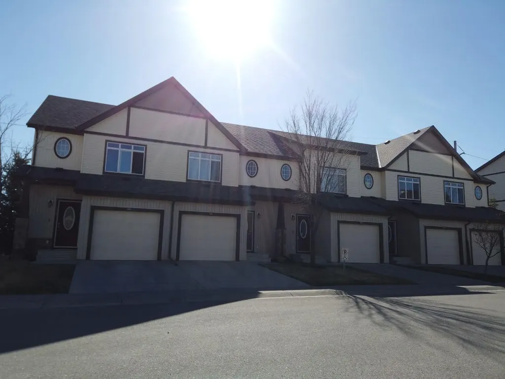 337 Copperpond Landing SE Calgary AB T2Z 1G6