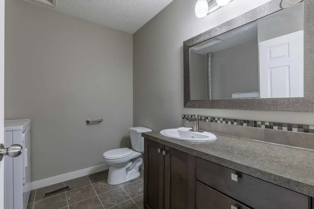 503 16 Street N Lethbridge AB T1H 3A5