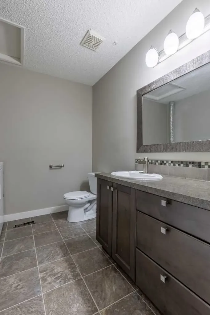 503 16 Street N Lethbridge AB T1H 3A5