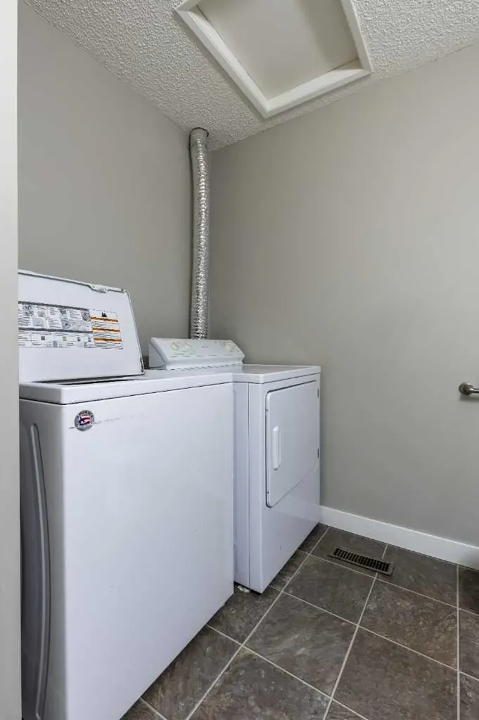 503 16 Street N Lethbridge AB T1H 3A5