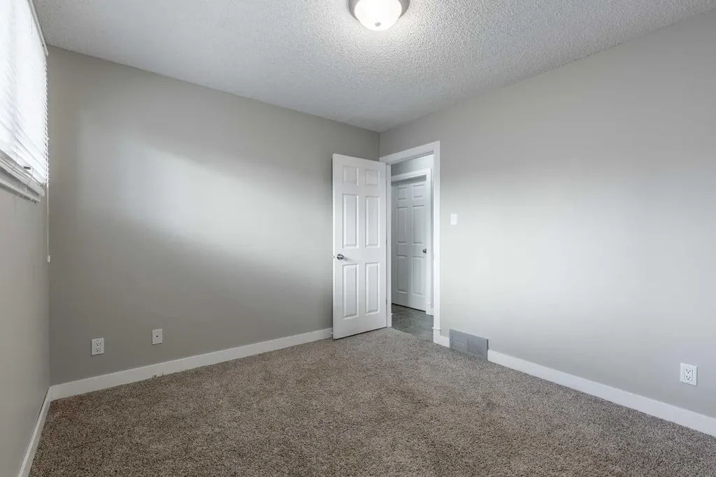 503 16 Street N Lethbridge AB T1H 3A5