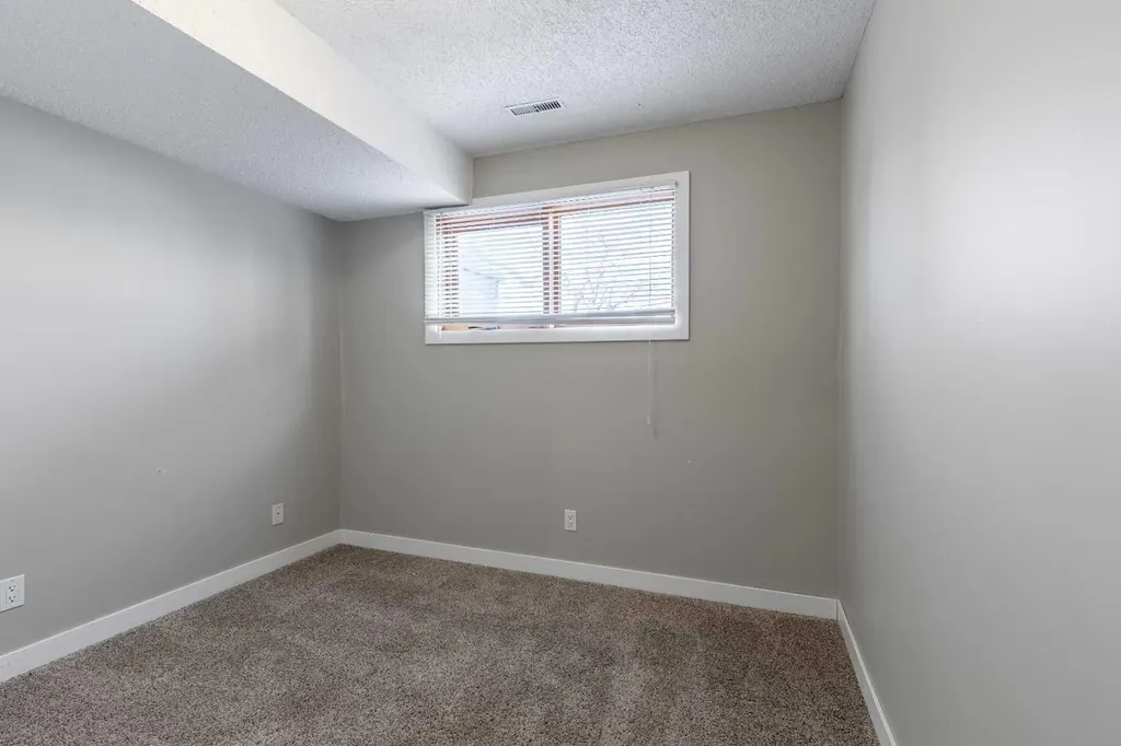 503 16 Street N Lethbridge AB T1H 3A5