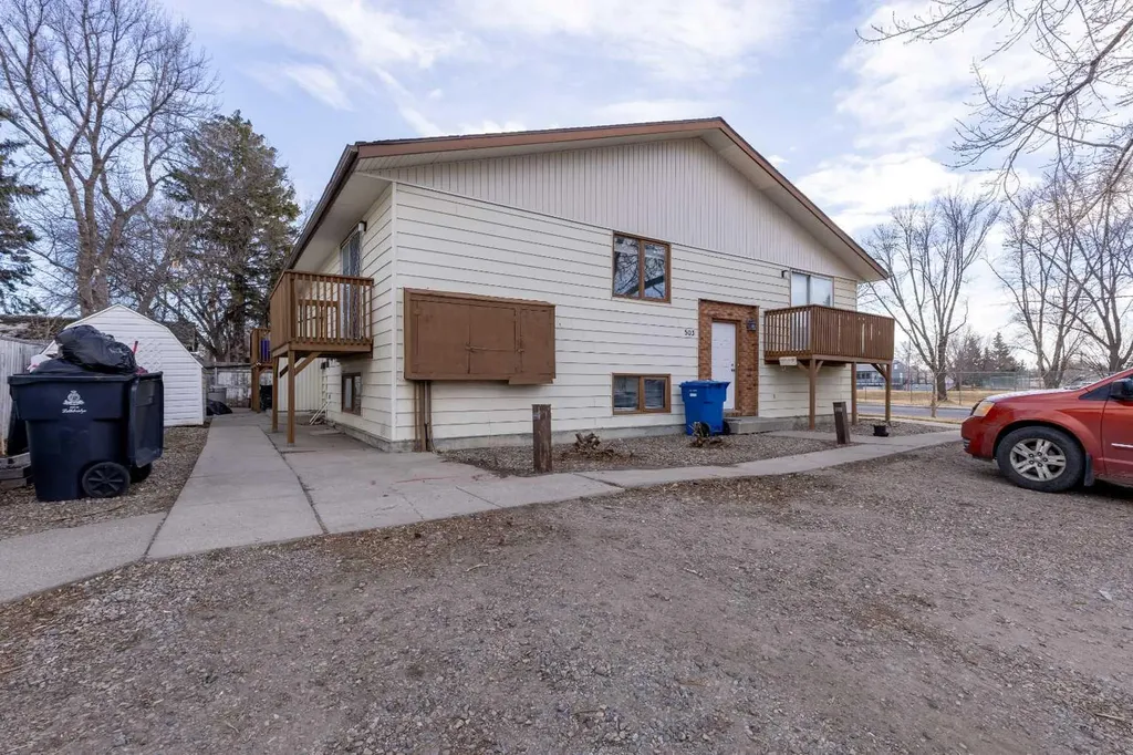 503 16 Street N Lethbridge AB T1H 3A5