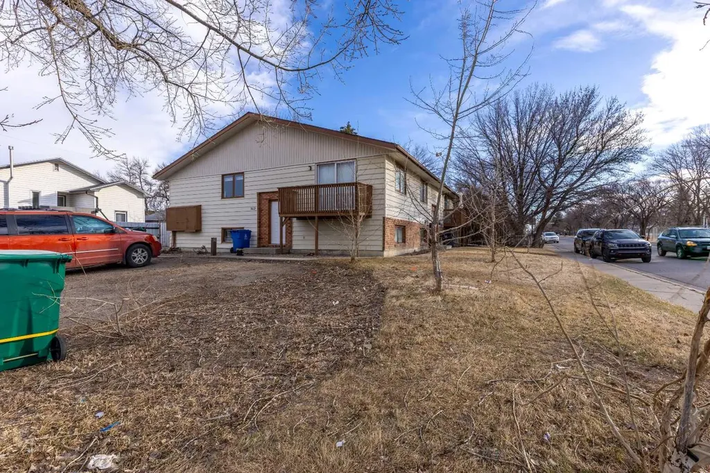 503 16 Street N Lethbridge AB T1H 3A5