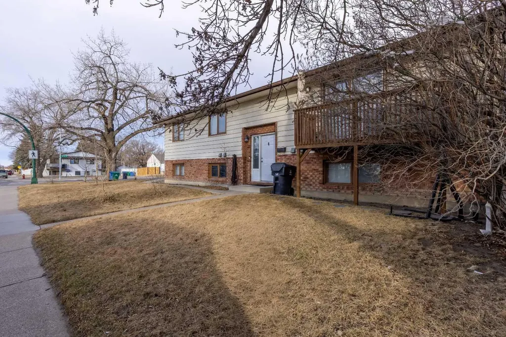 503 16 Street N Lethbridge AB T1H 3A5
