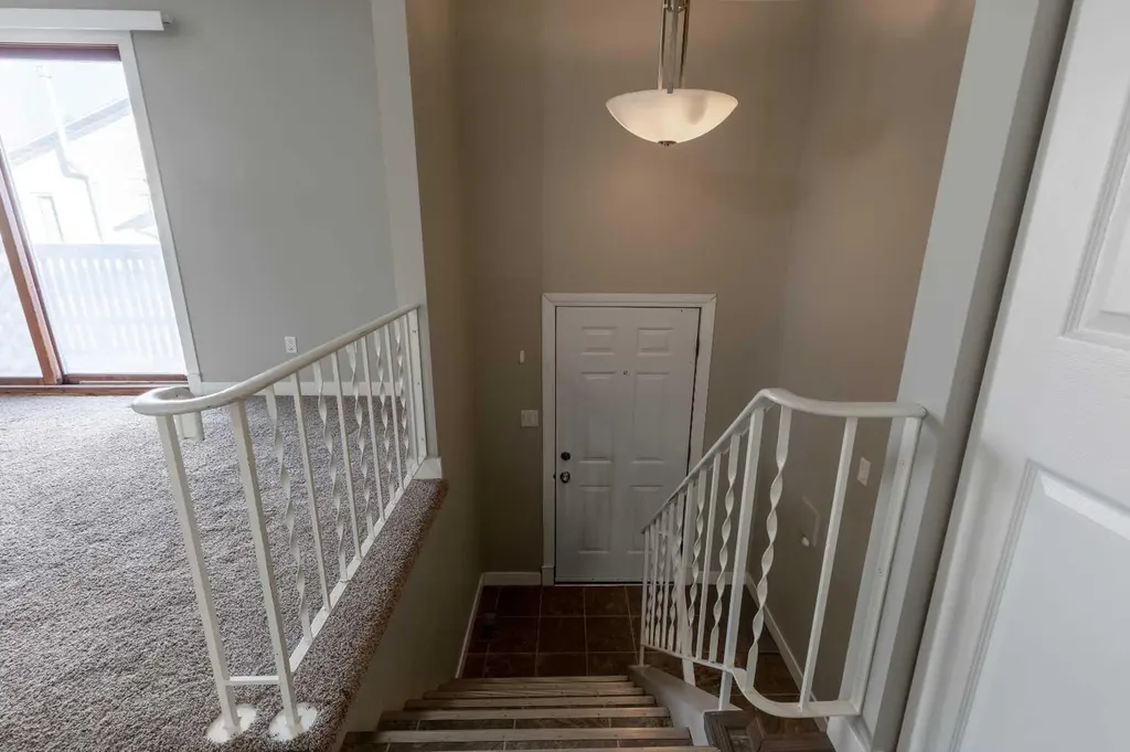 503 16 Street N Lethbridge AB T1H 3A5