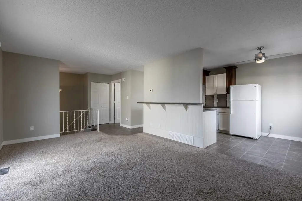 503 16 Street N Lethbridge AB T1H 3A5