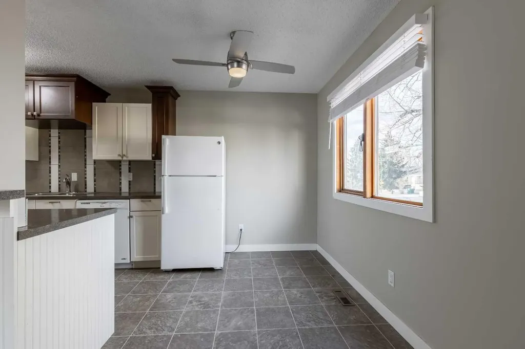 503 16 Street N Lethbridge AB T1H 3A5