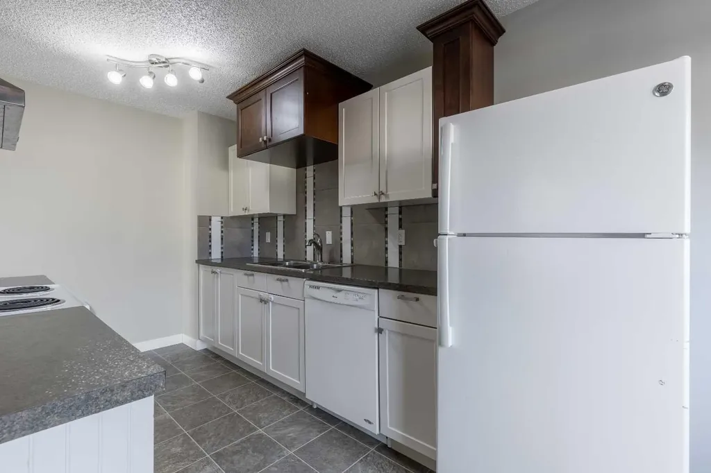 503 16 Street N Lethbridge AB T1H 3A5