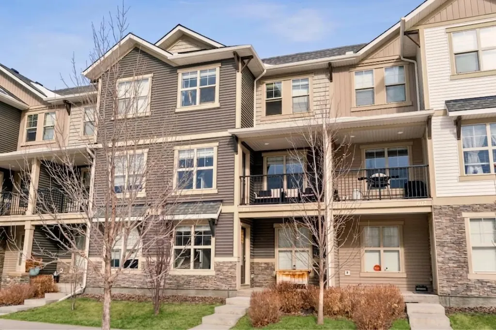 32 Horseshoe Crescent Cochrane AB T4C2P4