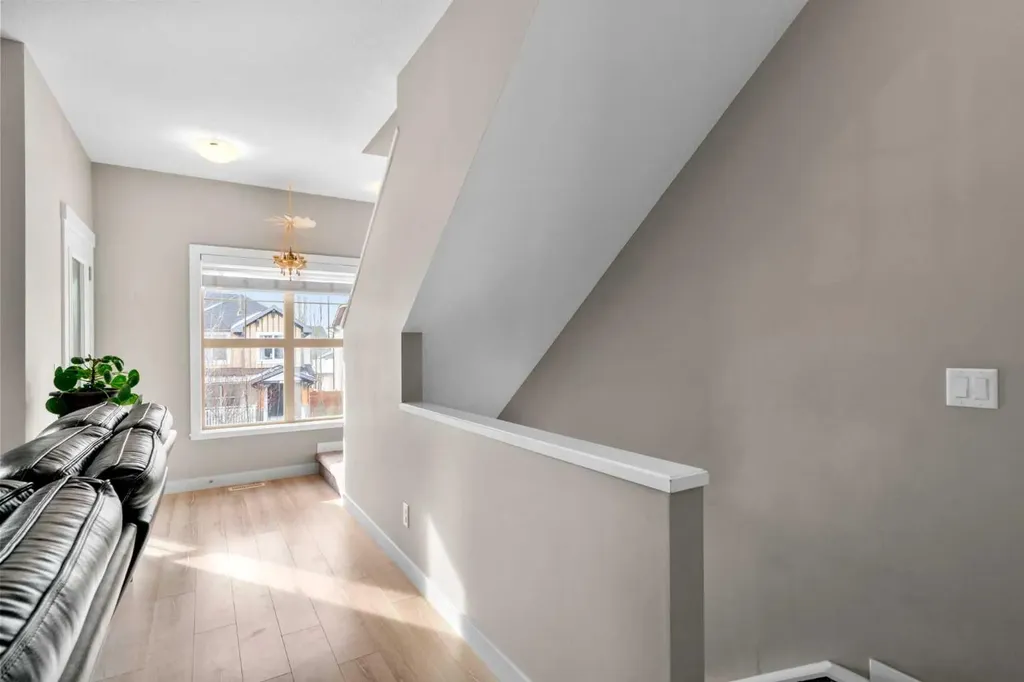 32 Horseshoe Crescent Cochrane AB T4C2P4