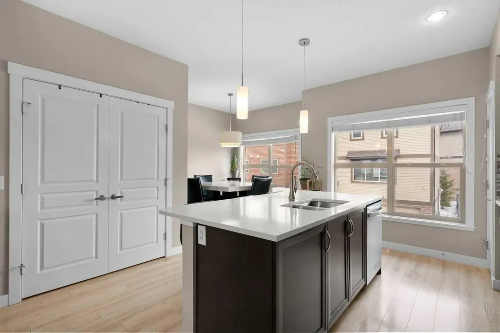 32 Horseshoe Crescent Cochrane AB T4C2P4