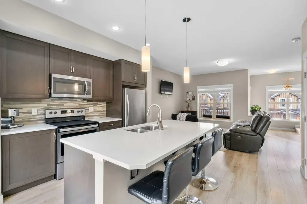 32 Horseshoe Crescent Cochrane AB T4C2P4