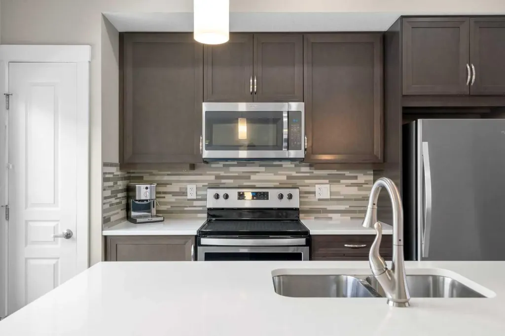 32 Horseshoe Crescent Cochrane AB T4C2P4