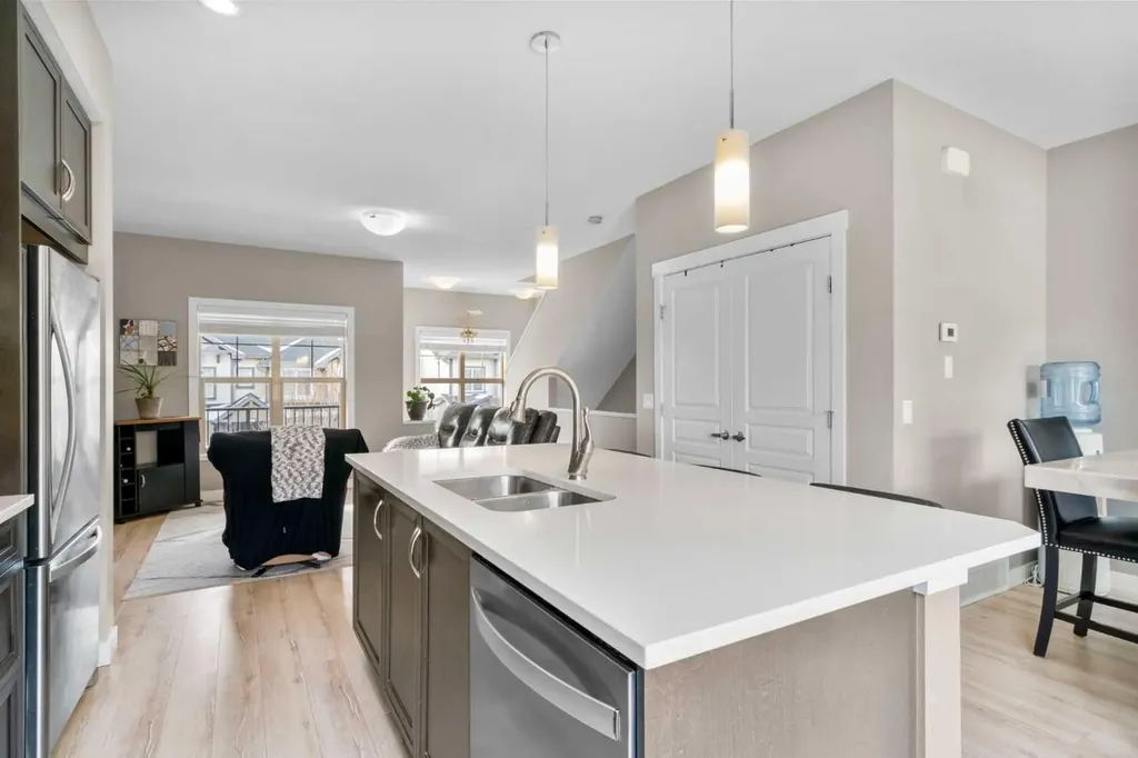 32 Horseshoe Crescent Cochrane AB T4C2P4