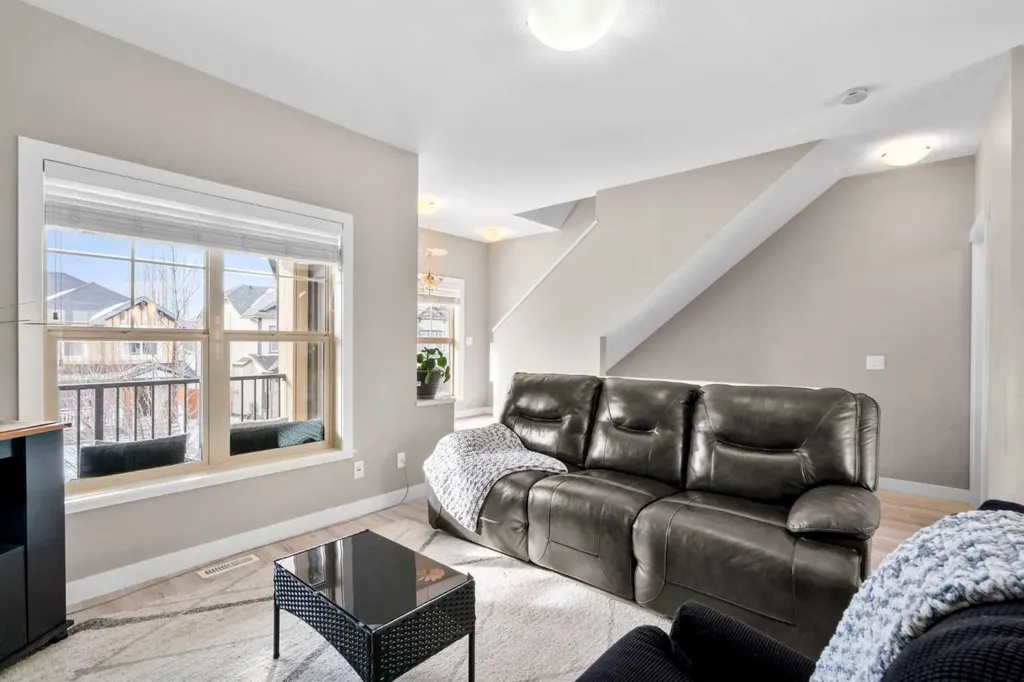 32 Horseshoe Crescent Cochrane AB T4C2P4