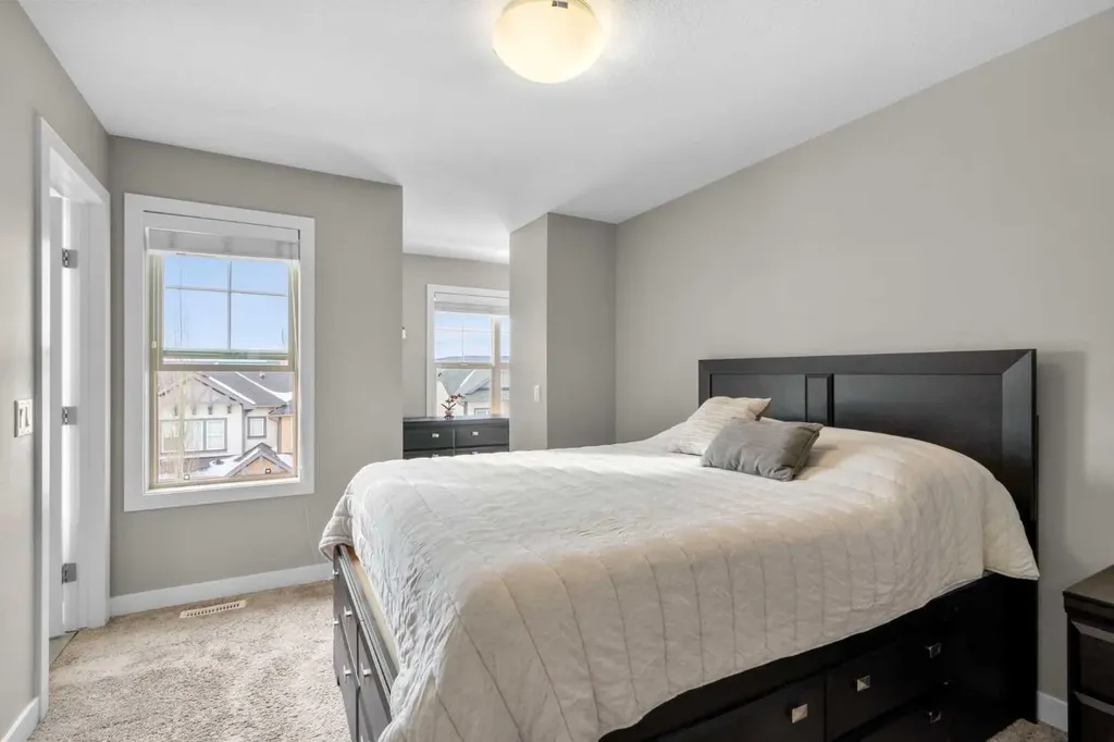 32 Horseshoe Crescent Cochrane AB T4C2P4