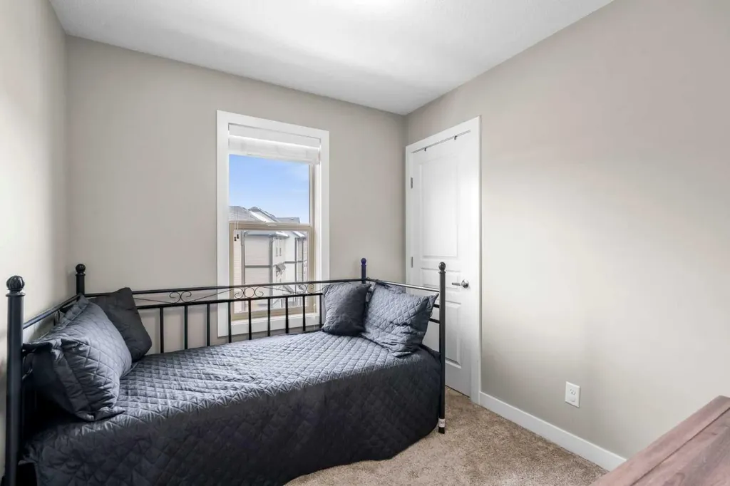 32 Horseshoe Crescent Cochrane AB T4C2P4