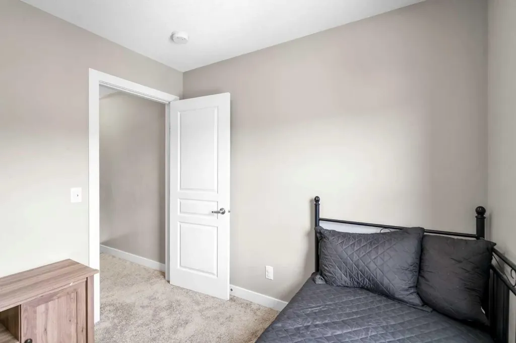 32 Horseshoe Crescent Cochrane AB T4C2P4