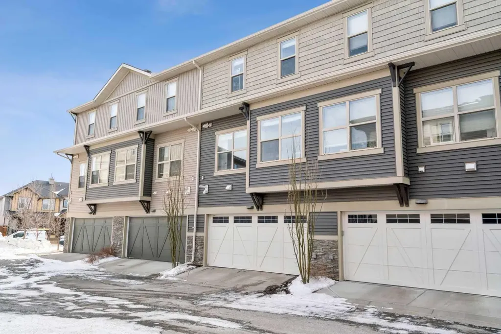 32 Horseshoe Crescent Cochrane AB T4C2P4