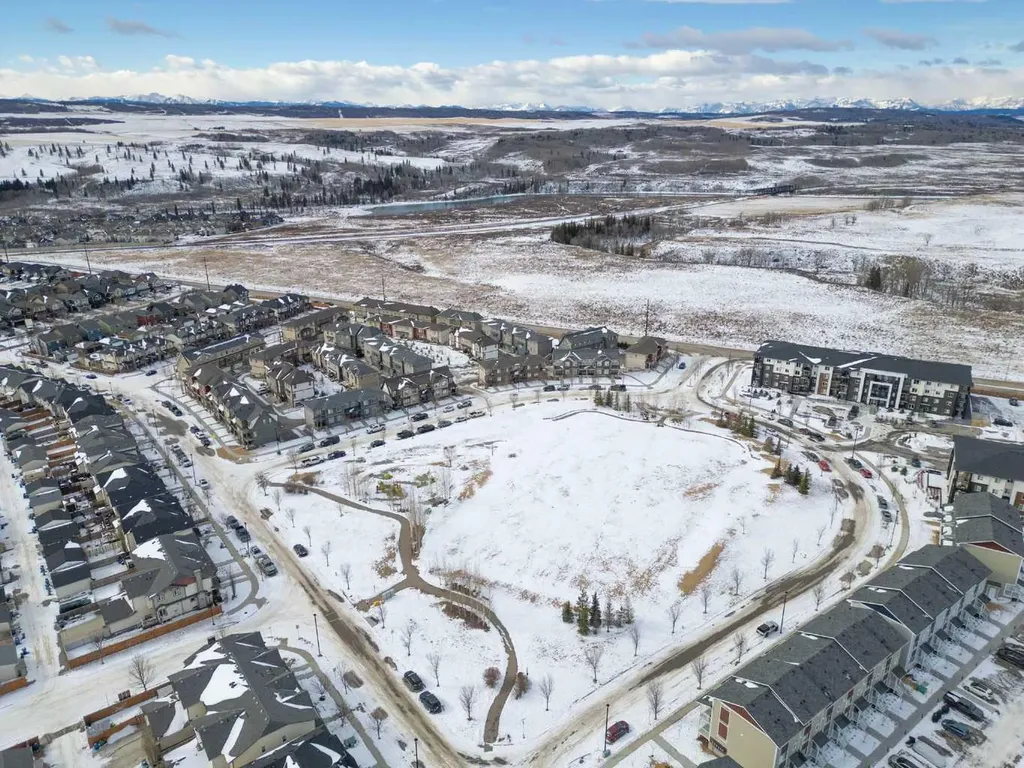 32 Horseshoe Crescent Cochrane AB T4C2P4