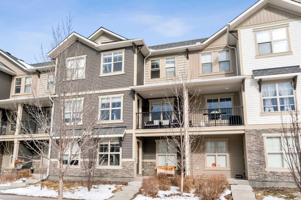 32 Horseshoe Crescent Cochrane AB T4C2P4