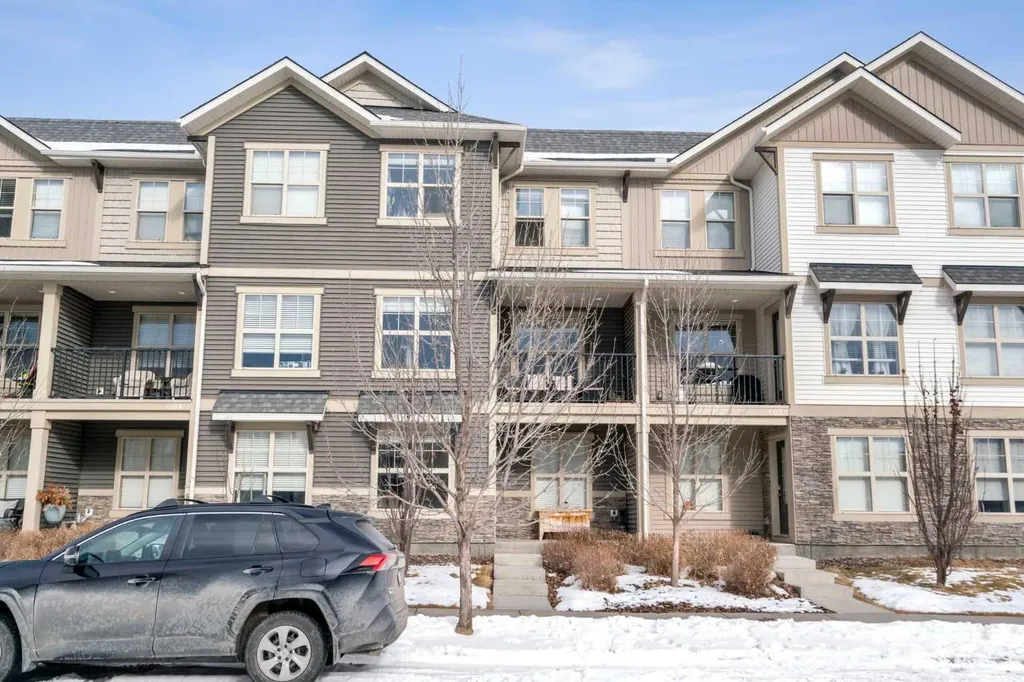 32 Horseshoe Crescent Cochrane AB T4C2P4