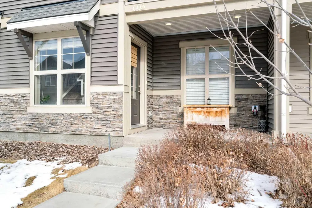 32 Horseshoe Crescent Cochrane AB T4C2P4