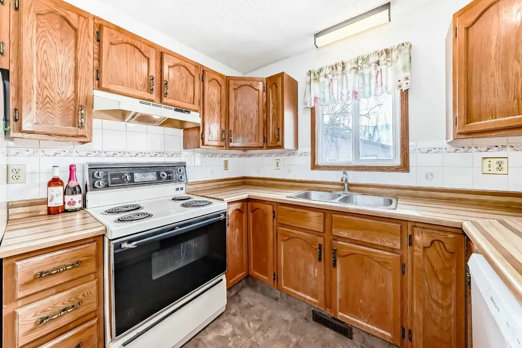 1837 Meadowbrook Drive SE Airdrie AB T4A 1V5