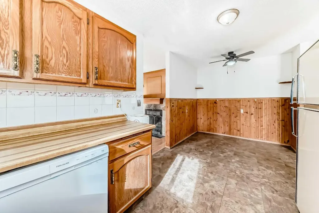 1837 Meadowbrook Drive SE Airdrie AB T4A 1V5