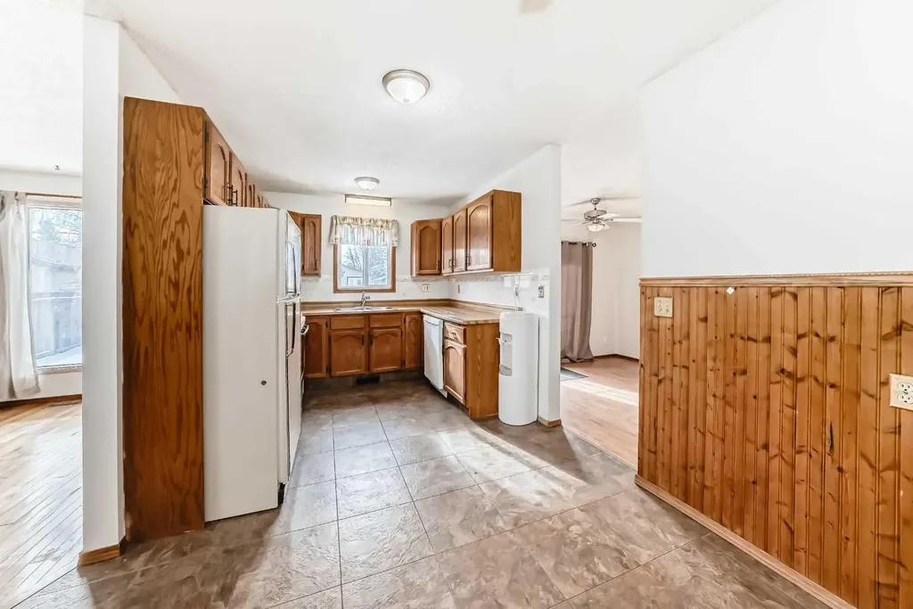 1837 Meadowbrook Drive SE Airdrie AB T4A 1V5