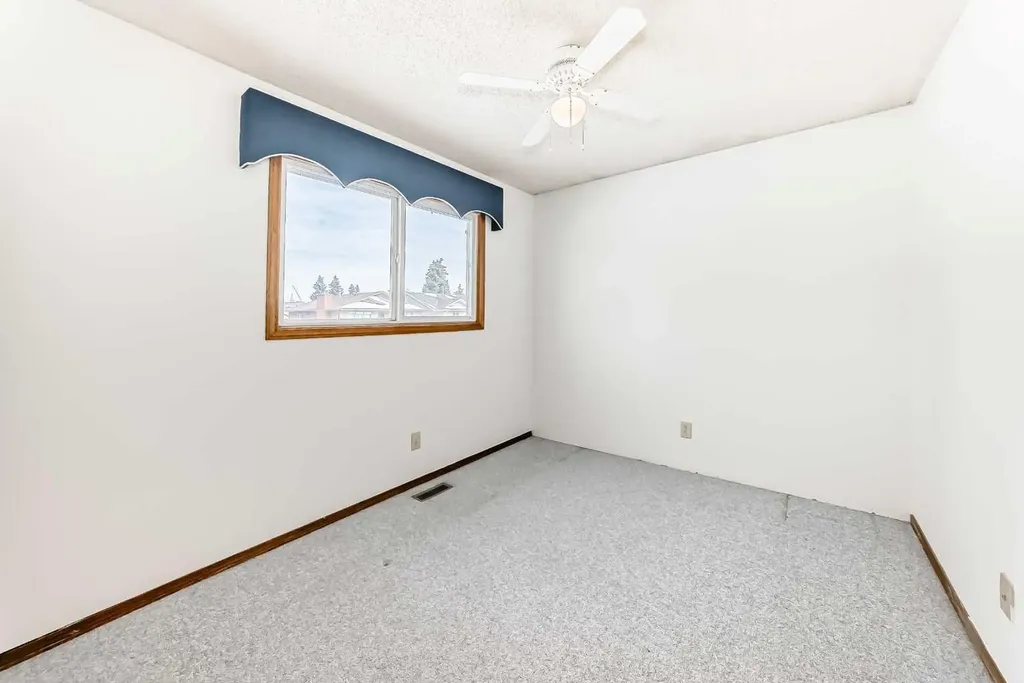 1837 Meadowbrook Drive SE Airdrie AB T4A 1V5