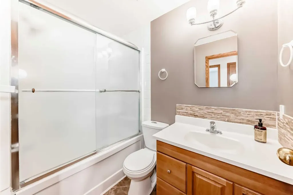 1837 Meadowbrook Drive SE Airdrie AB T4A 1V5