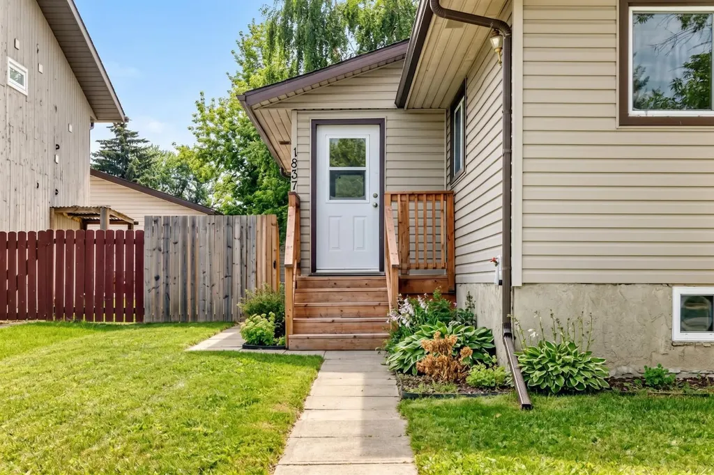 1837 Meadowbrook Drive SE Airdrie AB T4A 1V5