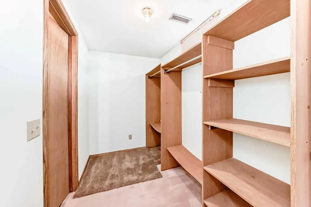 1837 Meadowbrook Drive SE Airdrie AB T4A 1V5
