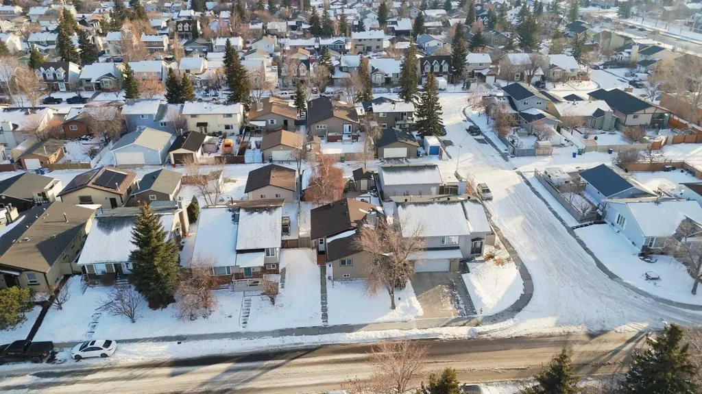 1837 Meadowbrook Drive SE Airdrie AB T4A 1V5