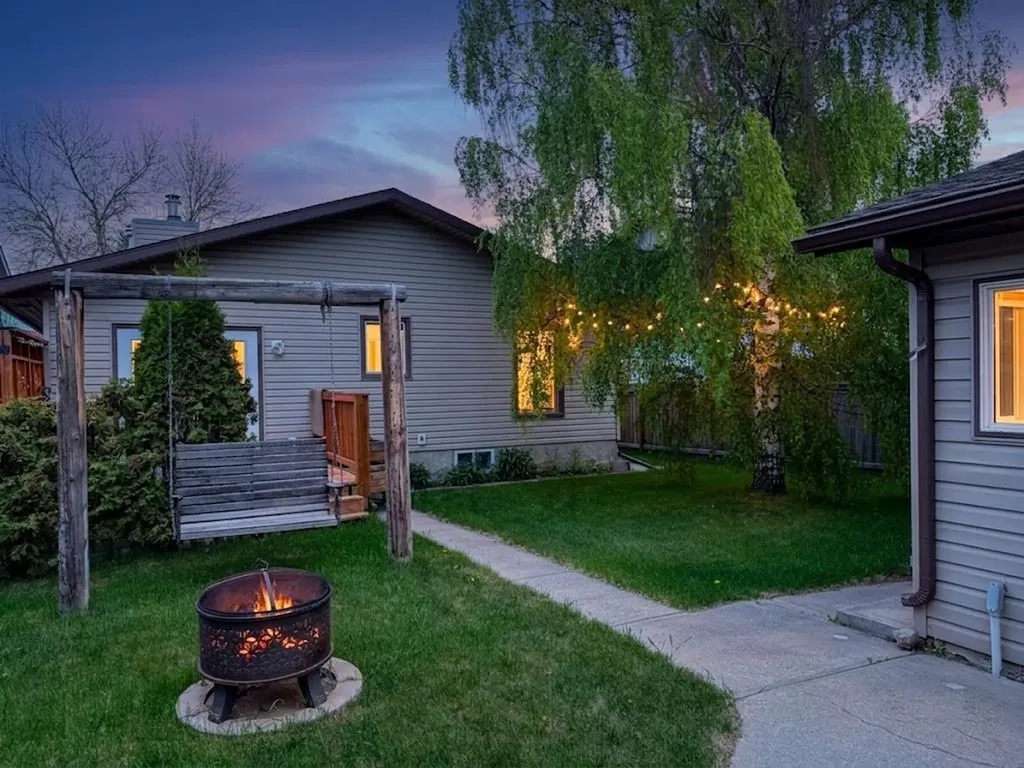 1837 Meadowbrook Drive SE Airdrie AB T4A 1V5